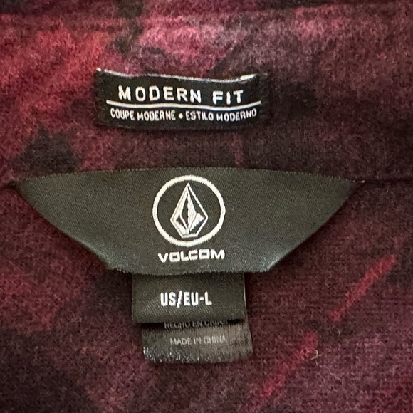 Volcom Maroon and Black button down Flannel / Size L / Modern Fit - Picture 4 of 4